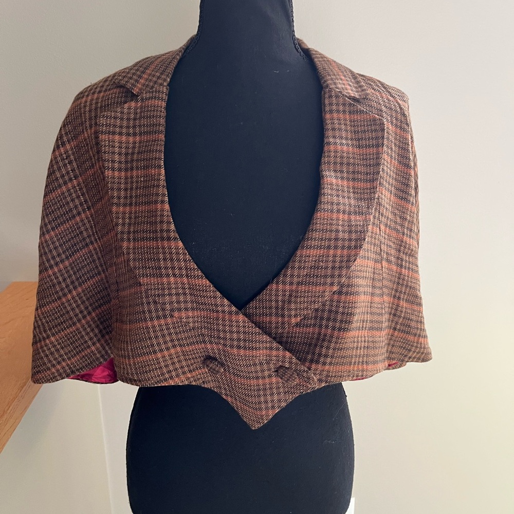 BBC Hot Topic Dr Who brown plaid button closure red lining caplet cape. Size L/X